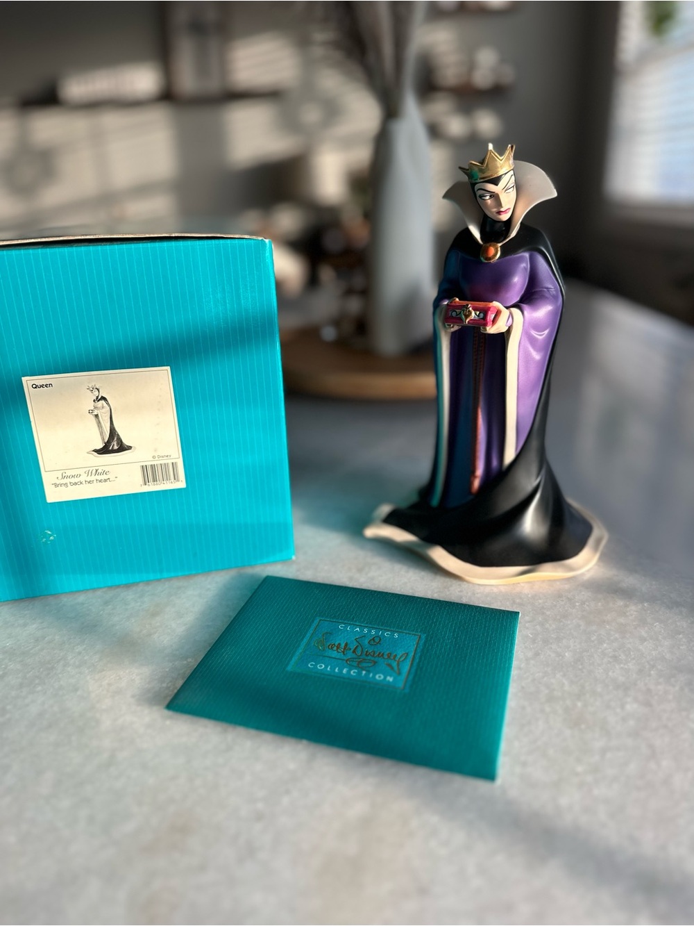 Walt Disney classic collection Evil Queen Snow white “Bring Back Her Heart”